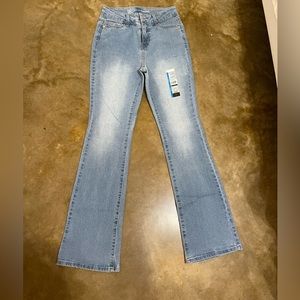 NWT no boundaries flare jeans